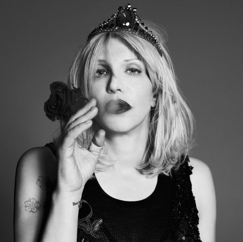 courtney-love-by-paola-kudacki-for-garage-magazine-fw-2013-14-1