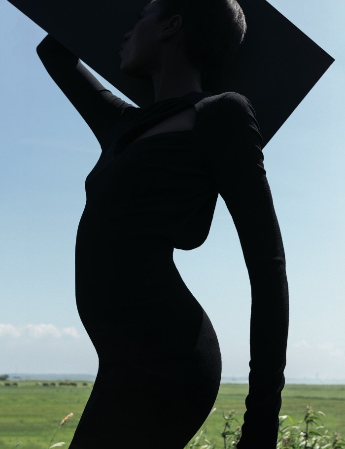 the-libertine-magazine-its-my-turn-kinc3a9e-diouf-by-viviane-sassen-for-another-magazine-autumn-2013-2