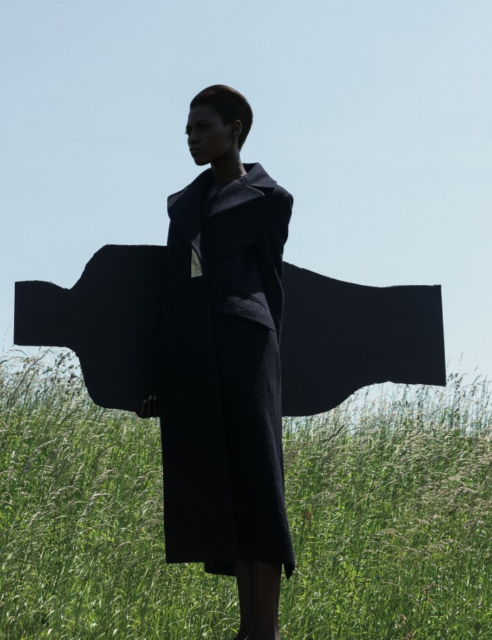 the-libertine-magazine-its-my-turn-kinc3a9e-diouf-by-viviane-sassen-for-another-magazine-autumn-2013-4