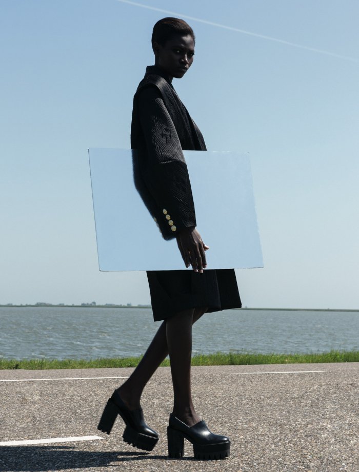 the-libertine-magazine-its-my-turn-kinc3a9e-diouf-by-viviane-sassen-for-another-magazine-autumn-2013-6