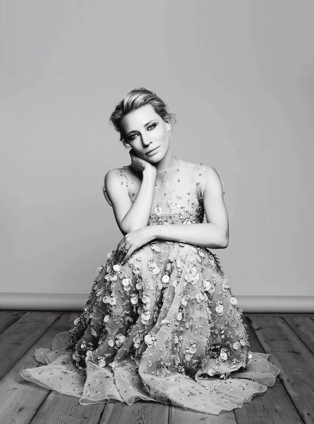 cate-blanchett-harpers-bazaar-uk-december-2013-3