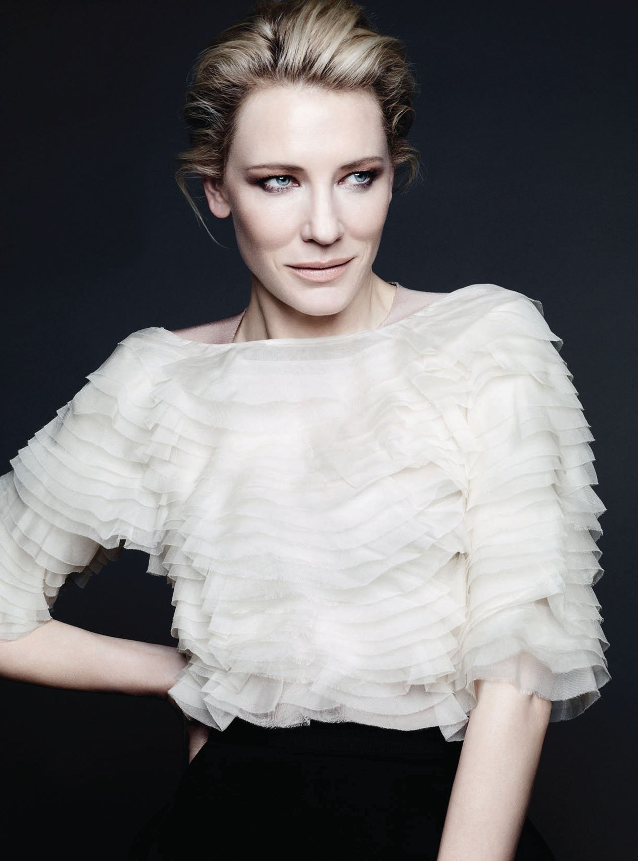 cate-blanchett-harpers-bazaar-uk-december-2013-4