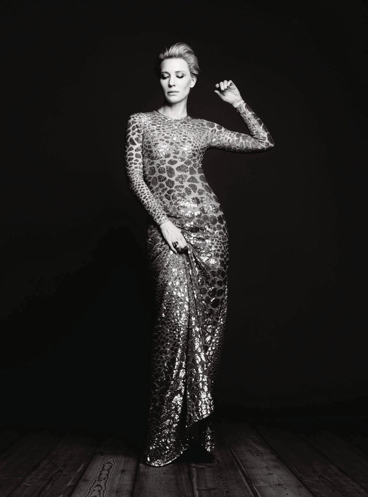 cate-blanchett-harpers-bazaar-uk-december-2013-5