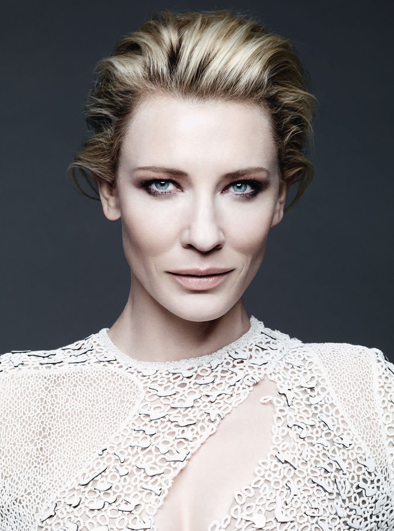 cate-blanchett-harpers-bazaar-uk-december-2013-6